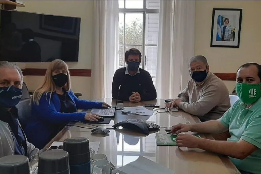 Avanzan las paritarias: Provincia ofreció un pago de 6 mil pesos  y el 10% de aumento en octubre