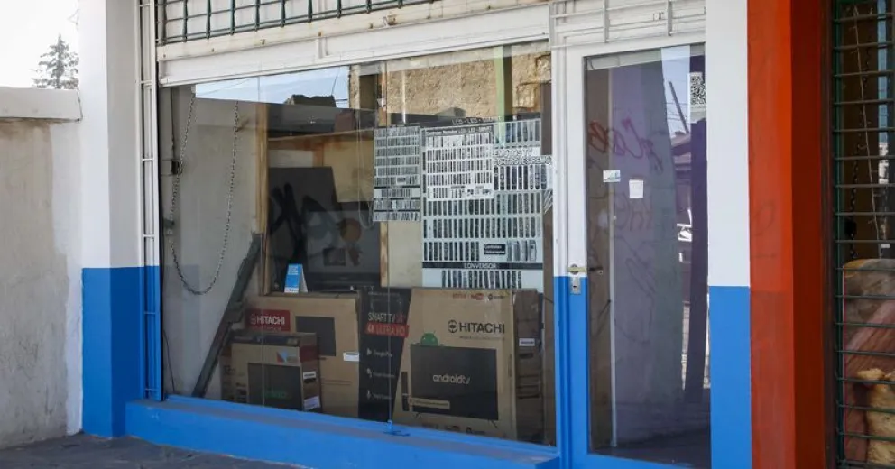 Terminó preso por querer robar un televisor que estaba roto