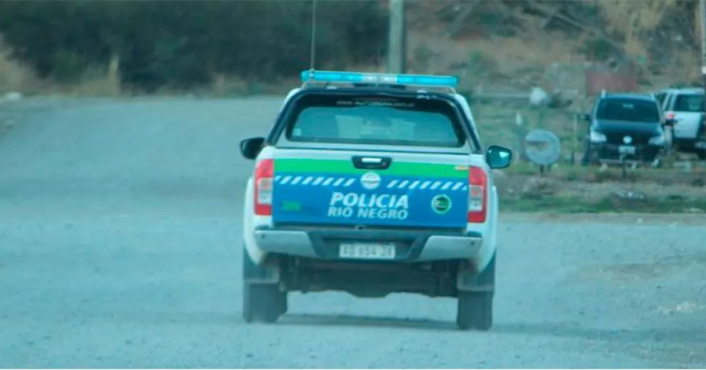 Atacaron con piedras a empleados policiales cuando circulaban durante la madrugada