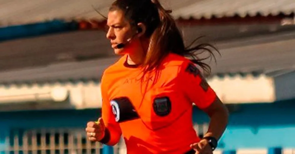 Roberta Echeverría y una tarjeta a la discriminación: “Señor, usted, se retira”