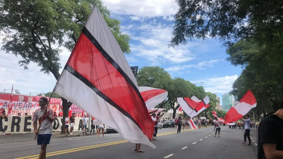Día del hincha de River con nueva indumentaria y actividades solidarias para festejar