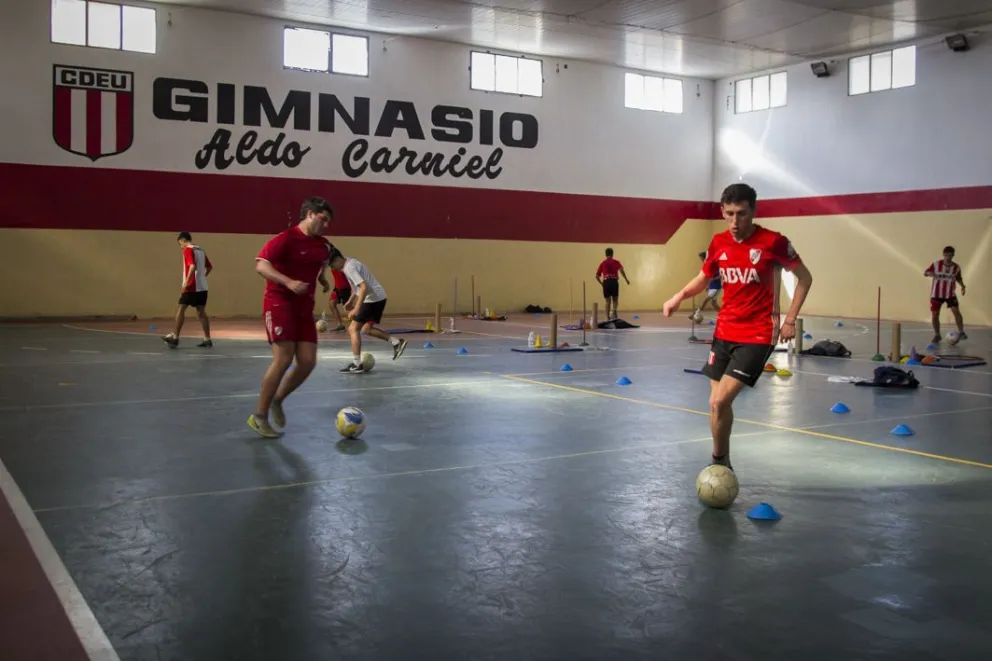 Así volvieron a las prácticas tres clubes de fútbol de Bariloche