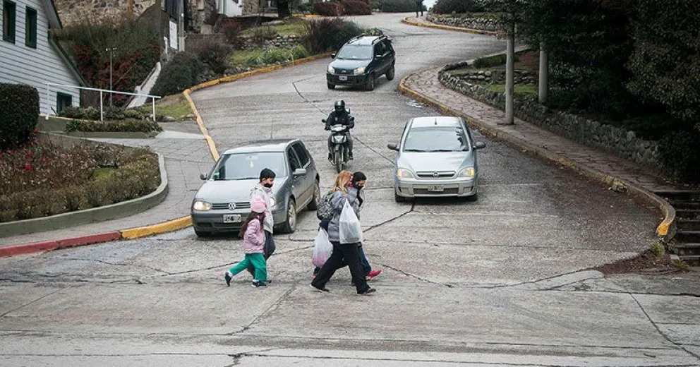 Continúan las restricciones horarias y seguirán prohibidas las reuniones sociales en Bariloche