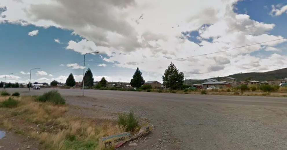 Le dejaron una camioneta para reparar, salió a dar un paseo y la volcó