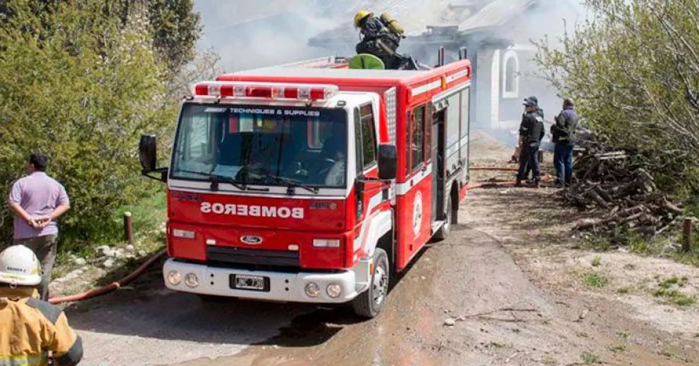 Denunció que le quemaron la casa pero no le permitió a los bomberos que hagan su trabajo