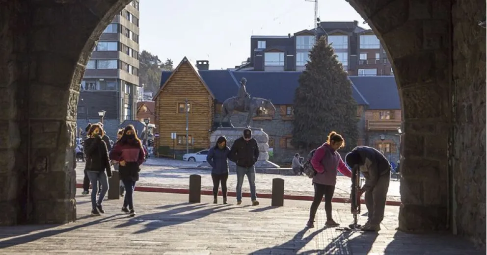 Habrá nuevas medidas restrictivas pero la apertura turística en Bariloche sigue en pie