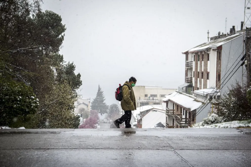 Cinco personas murieron y se detectaron 371 nuevos casos en Río Negro