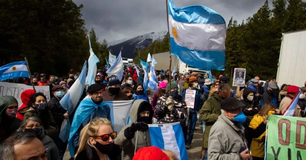 Fuerte concurrencia a la manifestación en apoyo a los vecinos de Villa Mascardi