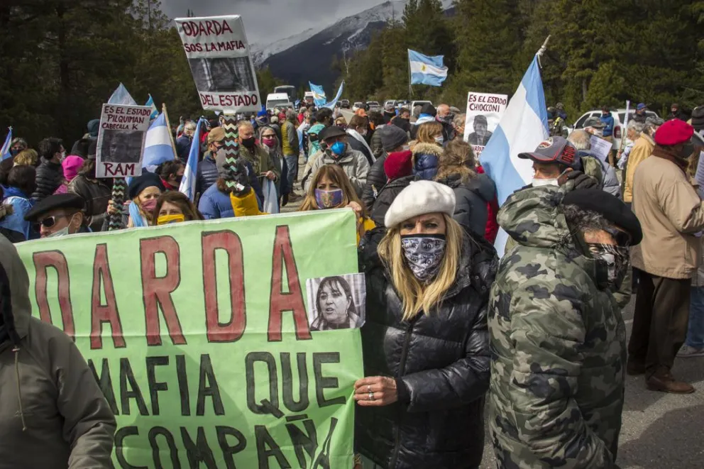 “Se acomodó detrás de un escritorio y es más lo que resta que lo que suma”