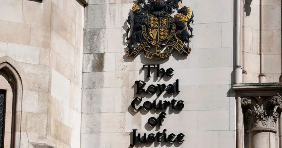 Demandó a sus padres para que lo mantengan pero deberá pagarles más de US$77.000