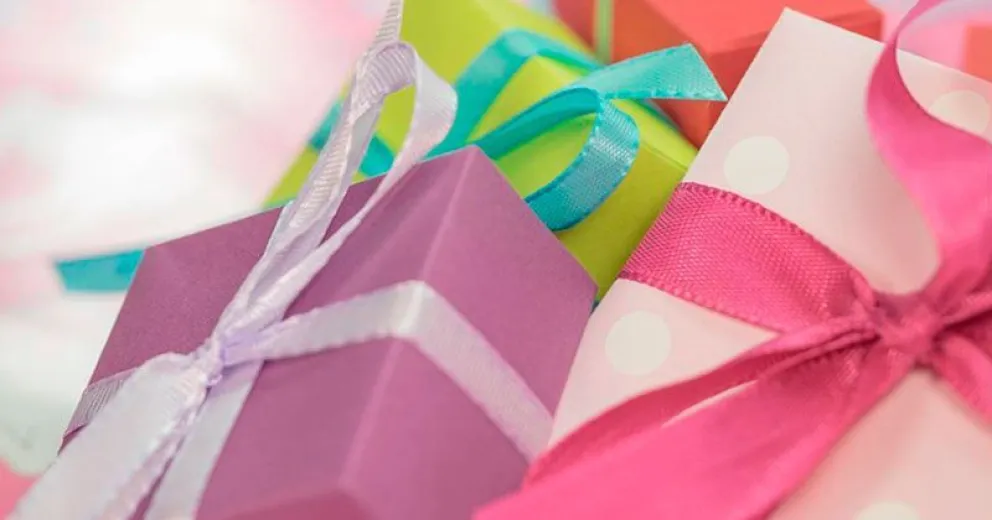 Elegí una mamá para entregarle un regalo en su día