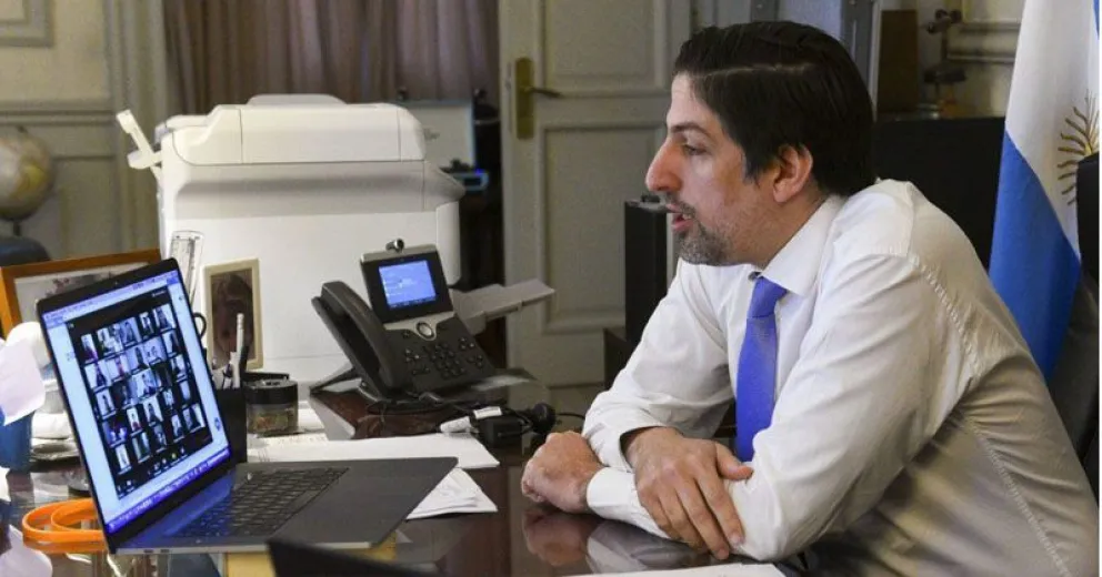 Este martes habría novedades sobre clases presenciales para los últimos años