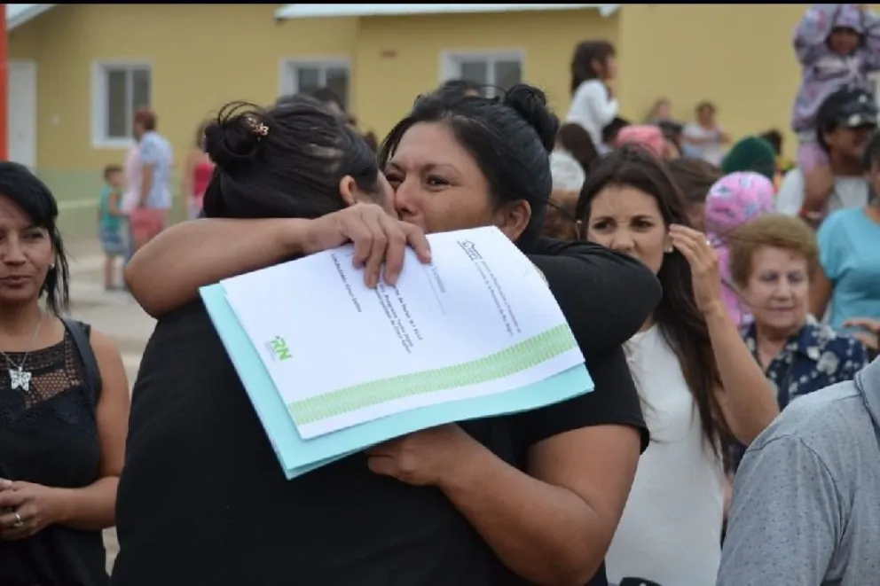 Proponen una Ley que otorgue a las mujeres la titularidad dominial de sus viviendas