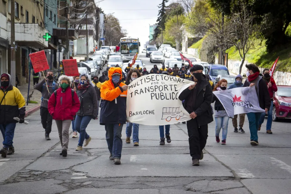 Preocupados por el transporte: Choferes de Mi Bus y juntas vecinales marcharon por Moreno