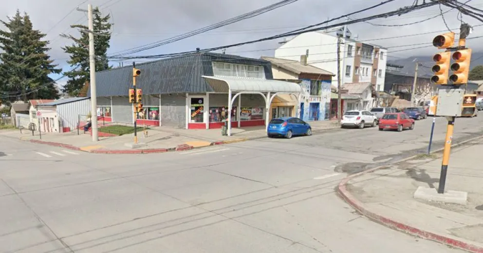 Denunció que el motociclista que perdió los dientes al chocar pasó el semáforo en rojo