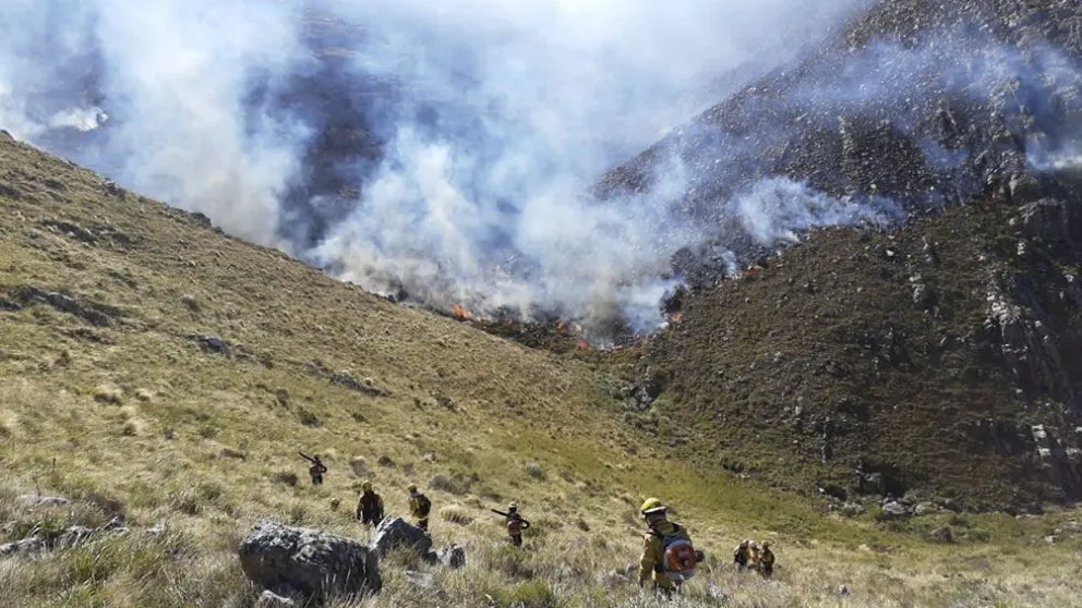 Argentina arde: Diez provincias continúan afectadas por los incendios forestales y hay focos activos en cinco