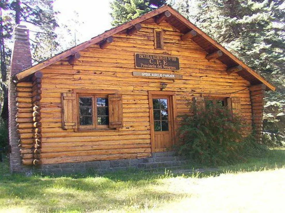 Director de la escuela de la isla Victoria asegura que quieren cerrar el establecimiento