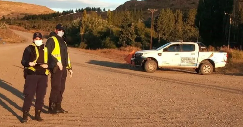 A bordo de su bicicleta disparaba un arma de fuego para “calibrarla”