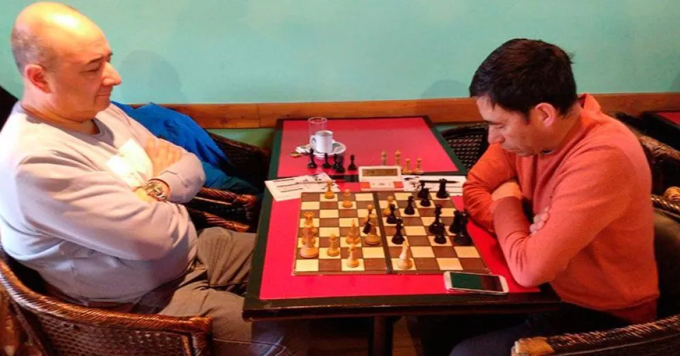 Gran podio del equipo local de ajedrez en el torneo sub-1900