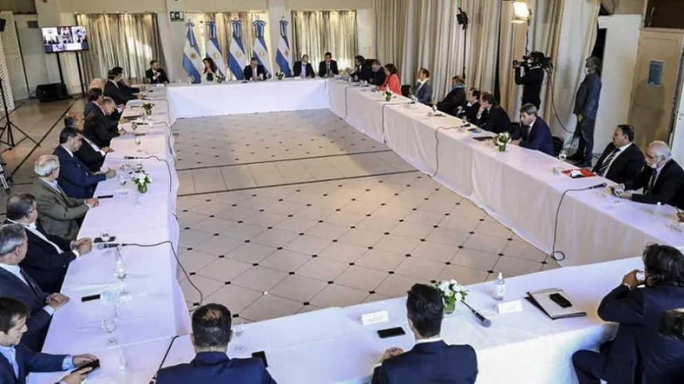 Los 24 gobernadores pidieron unidad "sin mezquindades" para "reducir los daños" de la pandemia