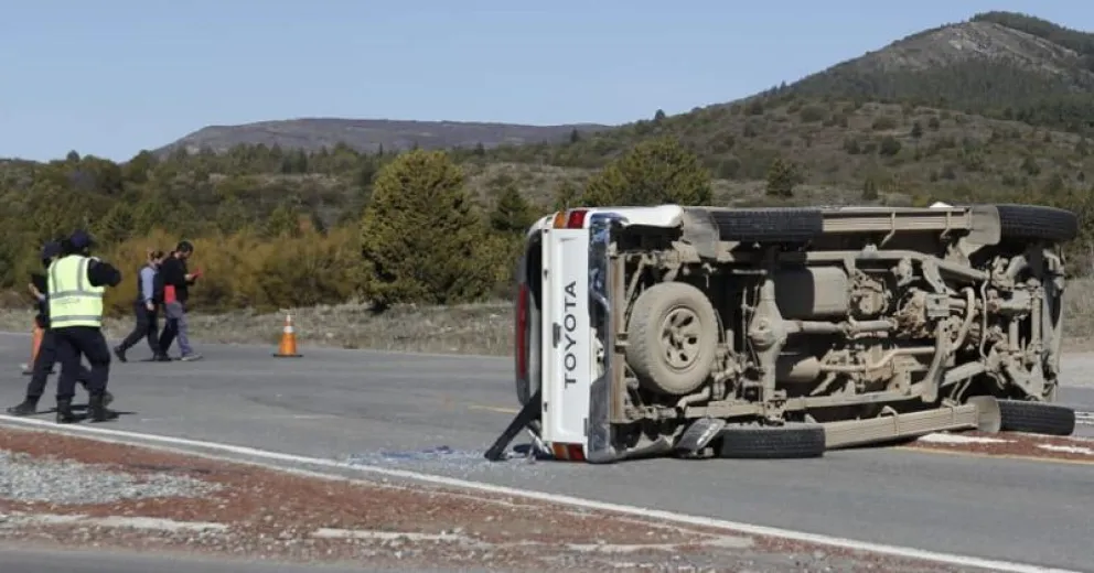 Una mujer y su hijo debieron ser internados tras espectacular accidente