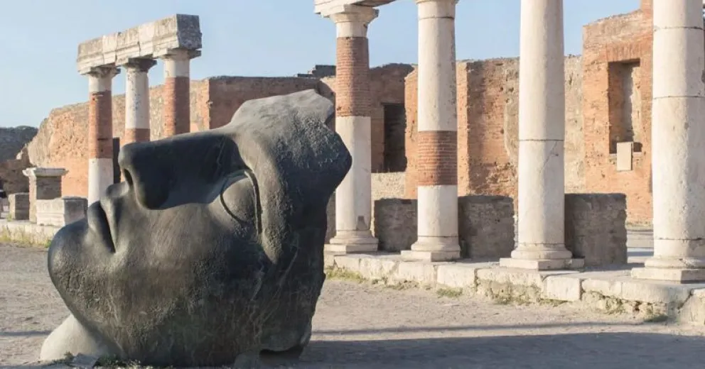 Devolvió los objetos que robó en Pompeya porque la persigue una maldición