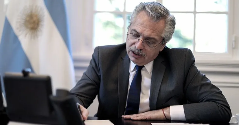 Suarez “pataleó” y Alberto abrió la billetera