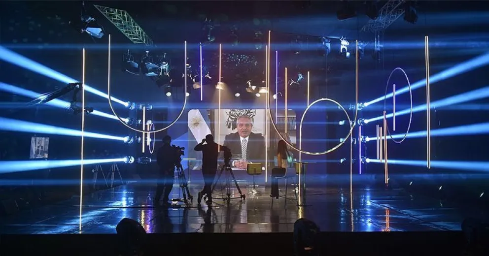 “No devaluaremos ni nos quedaremos con los depósitos”