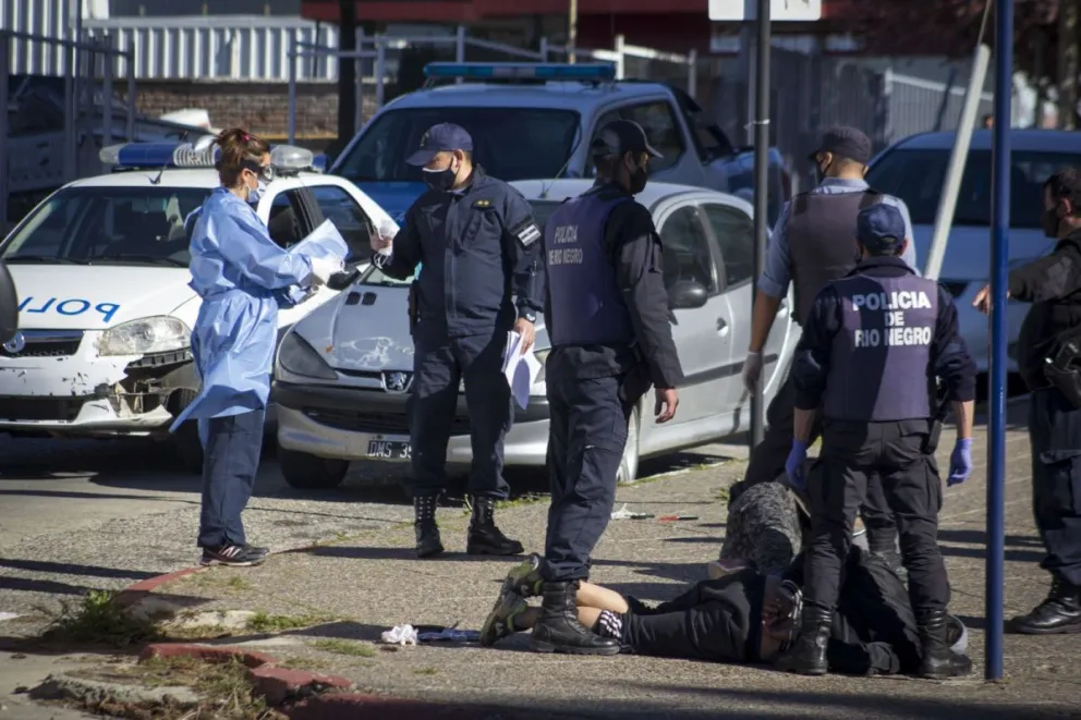 Fue diagnosticado hace varios días por COVID y andaba de paseo como si nada