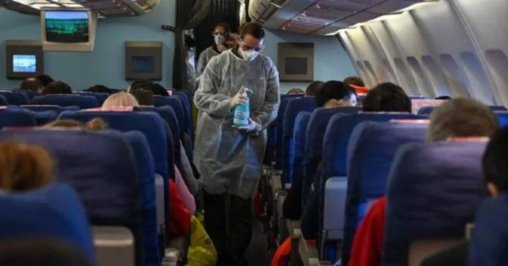 Autorizan vuelos regulares y micros de larga distancia pero no para hacer turismo