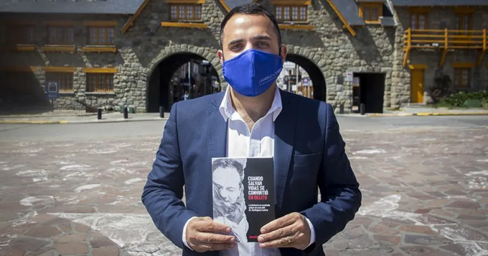 Presentan libro del juicio a un médico que desató polémica entre abortistas y pro-vida