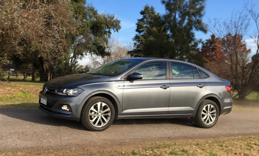 El dólar sube y más autos están al límite de pagar el impuesto "al lujo"