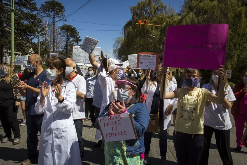 Personal de salud cortó por unos minutos de forma intermitente calle Moreno