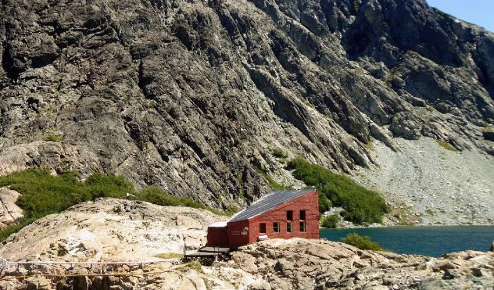 Refugieros de Laguna Negra denuncian robos de pertenencias y señalización