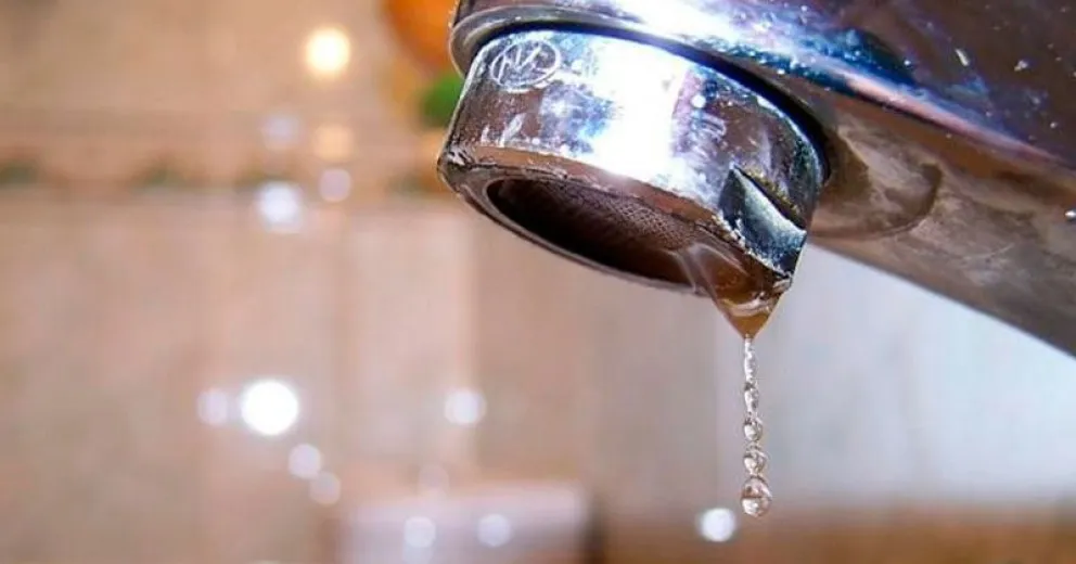 El deshielo puso turbia el agua y numerosos barrios siguen sin el servicio