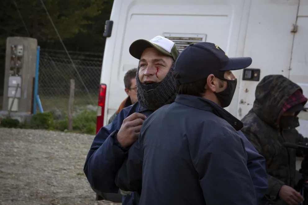 Un grupo de encapuchados agredió a un camarógrafo del canal TN