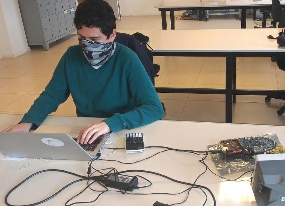 Distinguieron a estudiantes del Balseiro por sus aportes en Ingeniería de Telecomunicaciones y Física