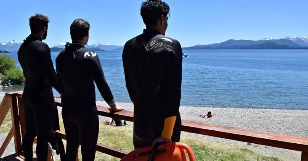 Este verano no habrá guardavidas en las playas de Bariloche