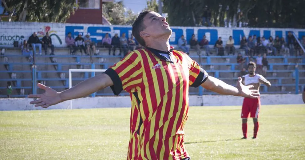 El delantero de Cruz del Sur, Facundo Mustafá, jugará en Cipoletti