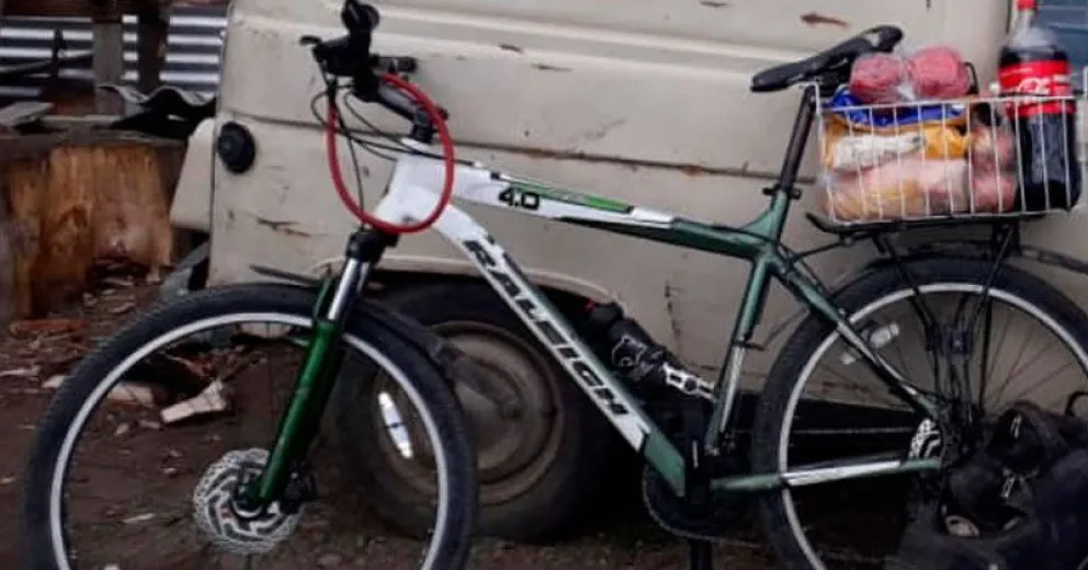 Le robaron la bicicleta que usaba como transporte y ahora vecinos juntan dinero para comprarle una