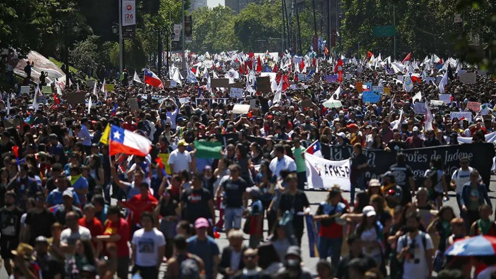 Hoy chilenas y chilenos votan histórico plebiscito para definir la reforma de la Constitución