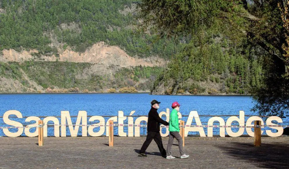 San Martín suma restricciones de circulación y en La Angostura abren el turismo microrregional   