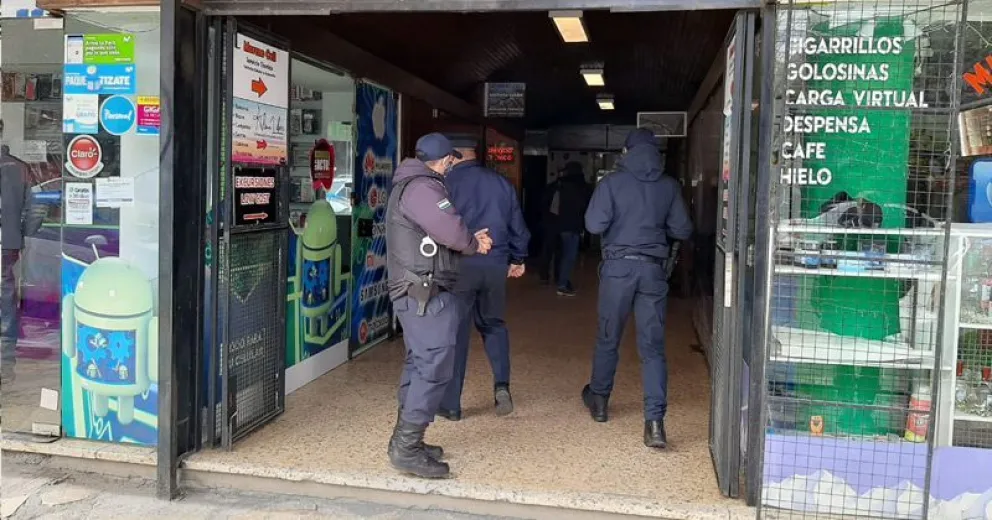 Delincuentes se llevaron unas 20 pistolas Bersa de la armería robada en pleno centro