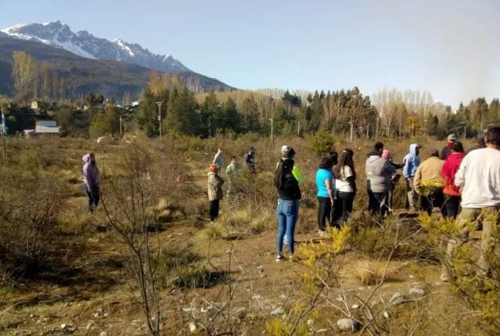 Imputaron a 40 personas por una toma masiva en El Bolsón