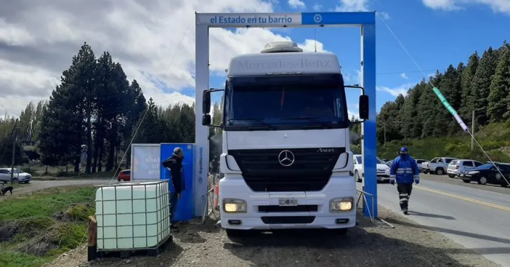 Inauguraron un arco sanitizante en el ingreso a Bariloche