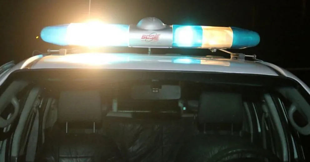 Llegó borracho a su casa, quiso apuñalar a su hermano y le mordió una mano