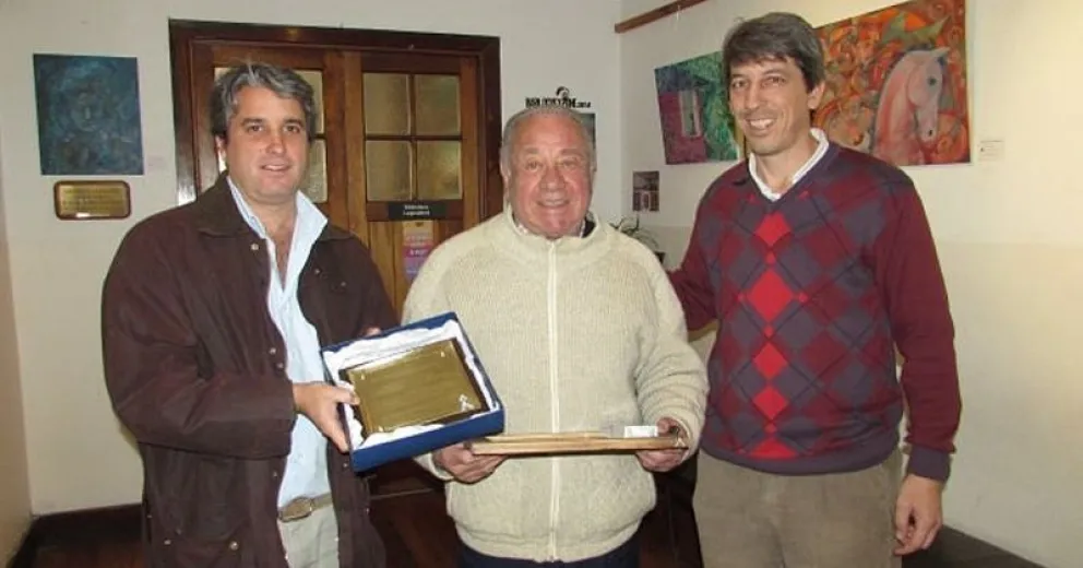 Murió el reconocido locutor Arnaldo Velázquez