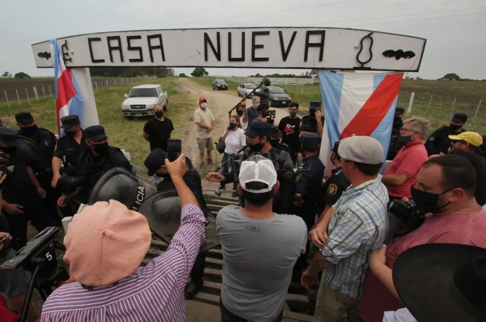 Soria, Larraburu y Landriscini apoyan la toma de la Estancia Casa Nueva