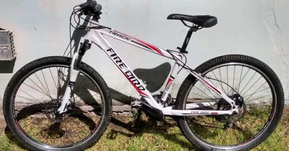 Le robaron la bicicleta a una bombero del cuartel Centro