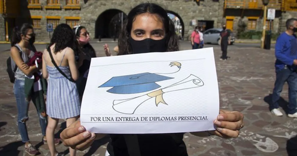 Provincia presentó protocolos para realizar actos de fin de curso